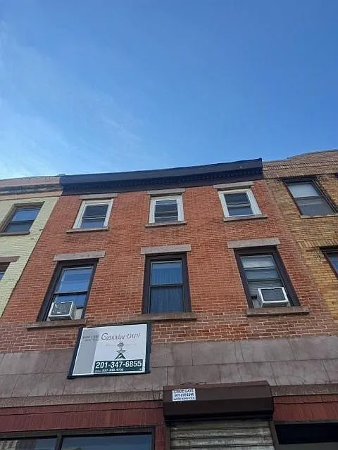 293 Grove St #2
