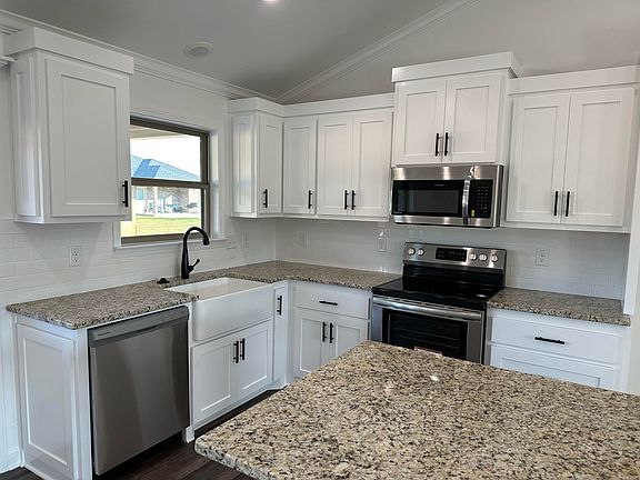 5th image of 25 Winchester Dr