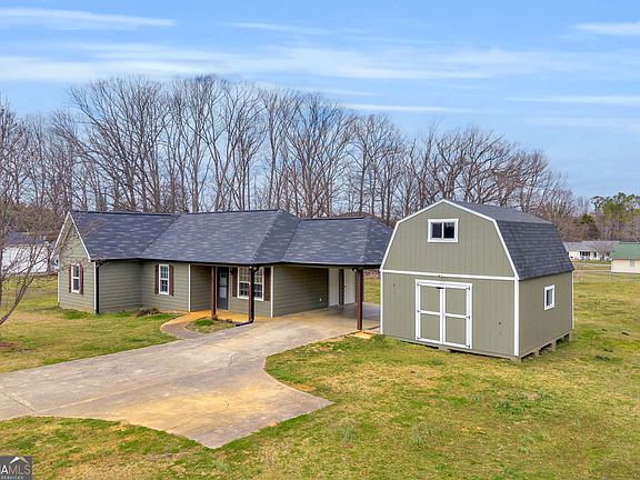 3rd image of 40 Jennifer Ln