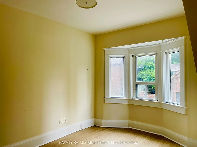 218 Heath St W #2 — Photo 8