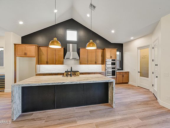 4th image of 21470 W MARIPOSA Street