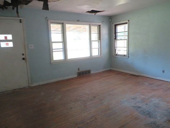 3rd image of 68 Grasmere Ave