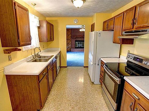 3rd image of 2238 Robinhood Dr
