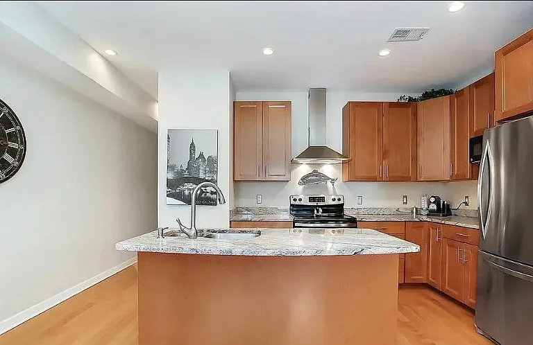 1921 2nd St NE #202 — Photo 3