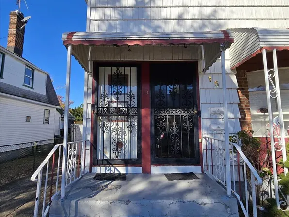15 Meriam Street, Hempstead, NY 11550