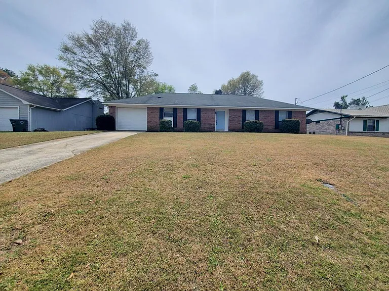 314 E Emerald Dr — Photo 2