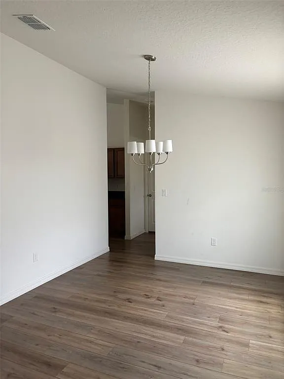 4 bed, 2.0 bath, 2044 sqft, $2,100 — Photo 4