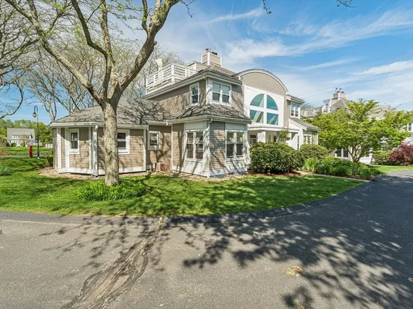 8 Oakmont Dr #8, Buzzards Bay, MA 02532
