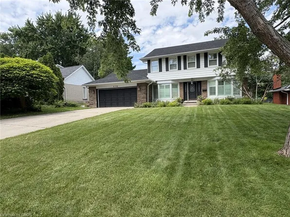 2109 Agincourt Cres, Burlington, ON L7P 1P3