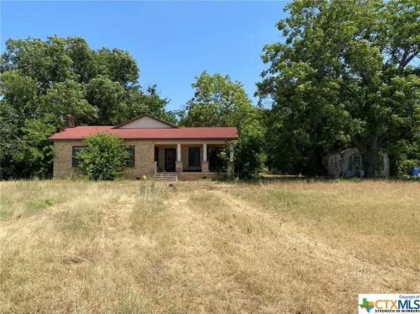 2046 W Kingsbury St, Seguin, TX 78155