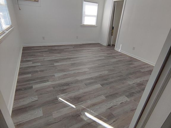 Master bedroom pic 2