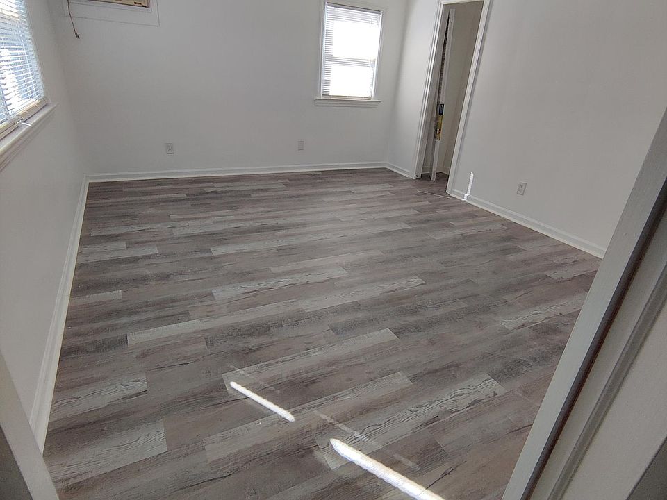 Master bedroom pic 2