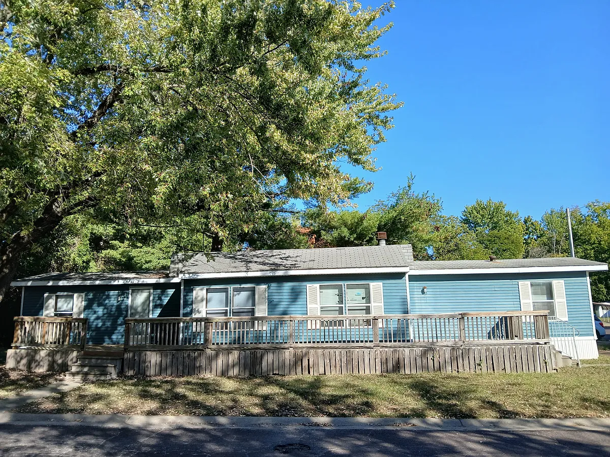 Building Photo - 1701 Mascoutah Ave #58
