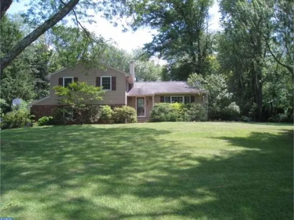 1867 Purdie Ln, Maple Glen, PA 19002