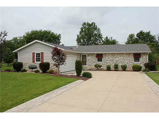 1751 Iroquois Ct photo 1