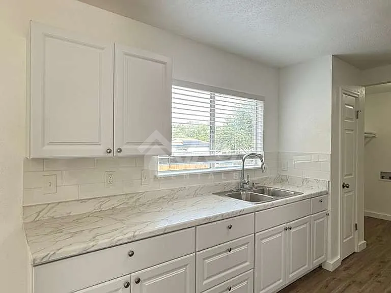 3713 Candlebluff Dr — Photo 7