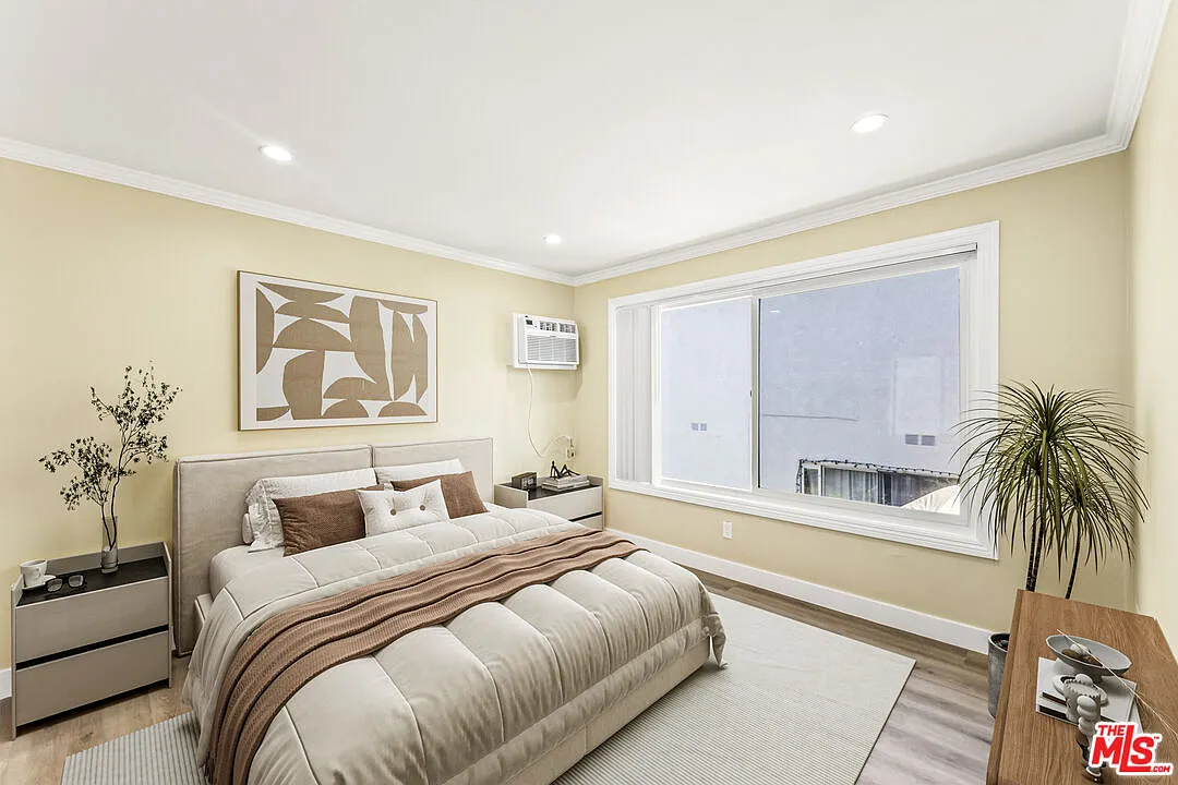 2 bed, 1.5 bath, 1050 sqft, $4,980 — Photo 2