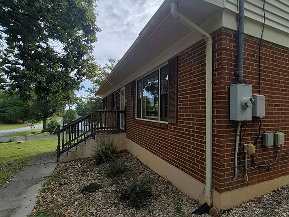 3rd image of 212 Ogden Rd
