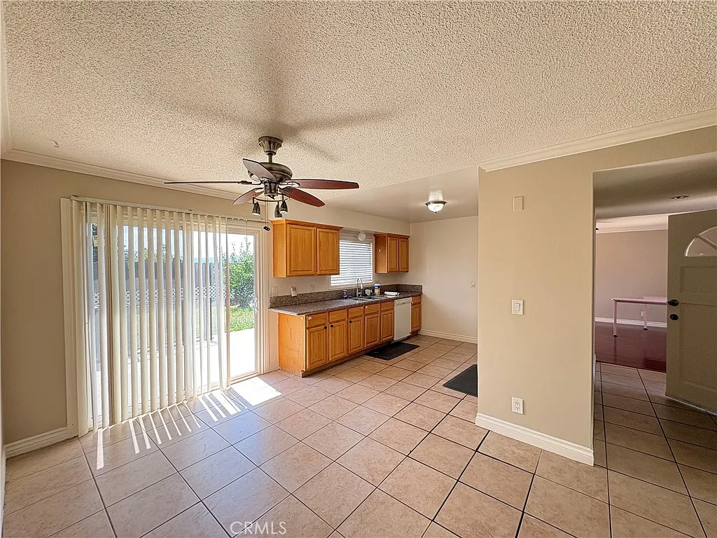 3 bed, 1272 sqft, $3,000 — Photo 3