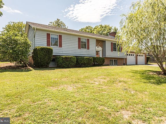 5th image of 104 Harvard Dr