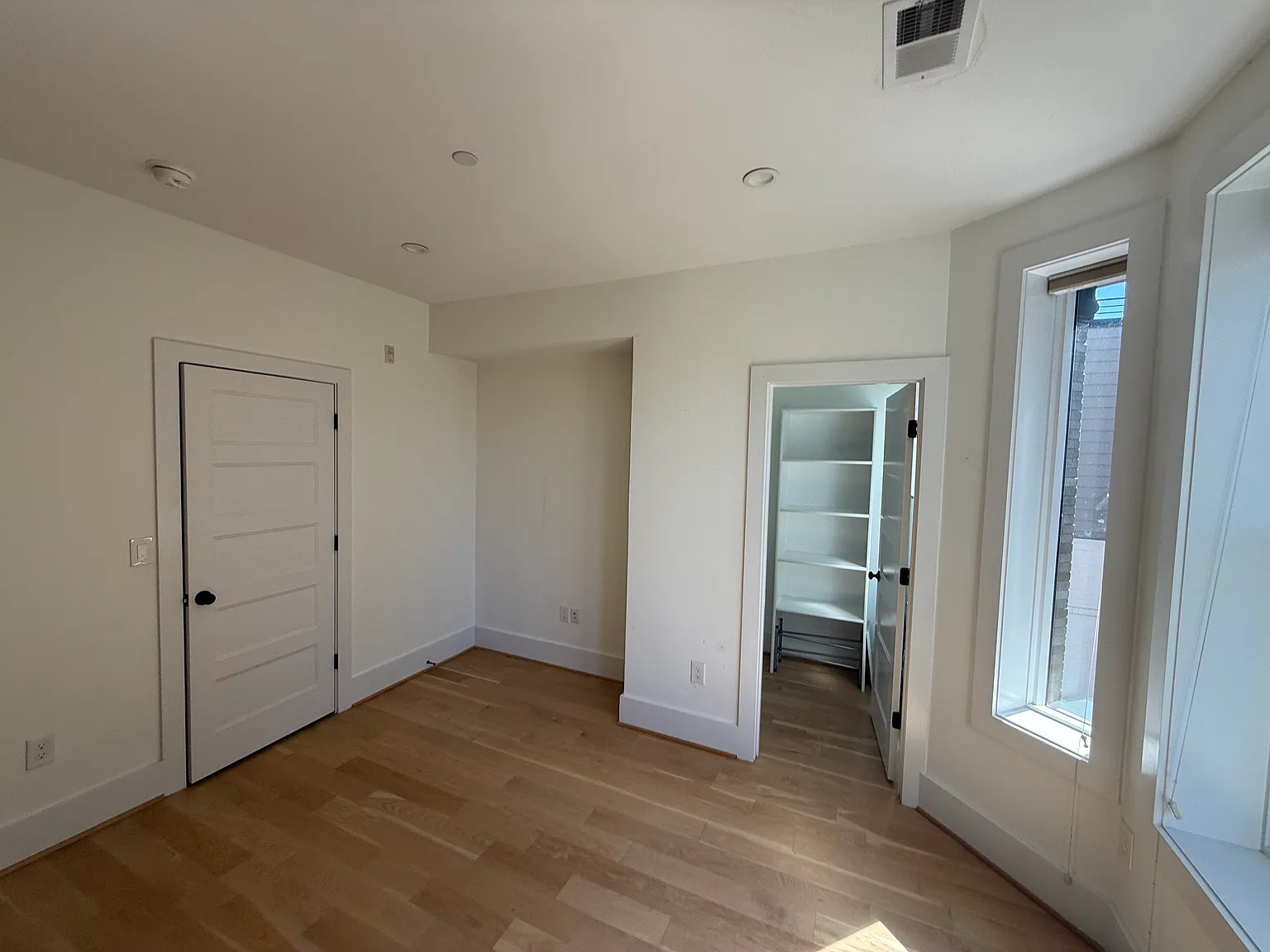 211 Florida Ave NW — Photo 4