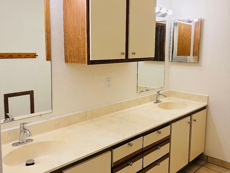 Ivy Apartments — Photo 4