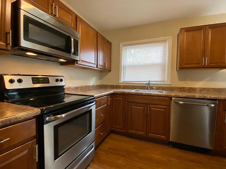 2321 Southgate Dr — Photo 4