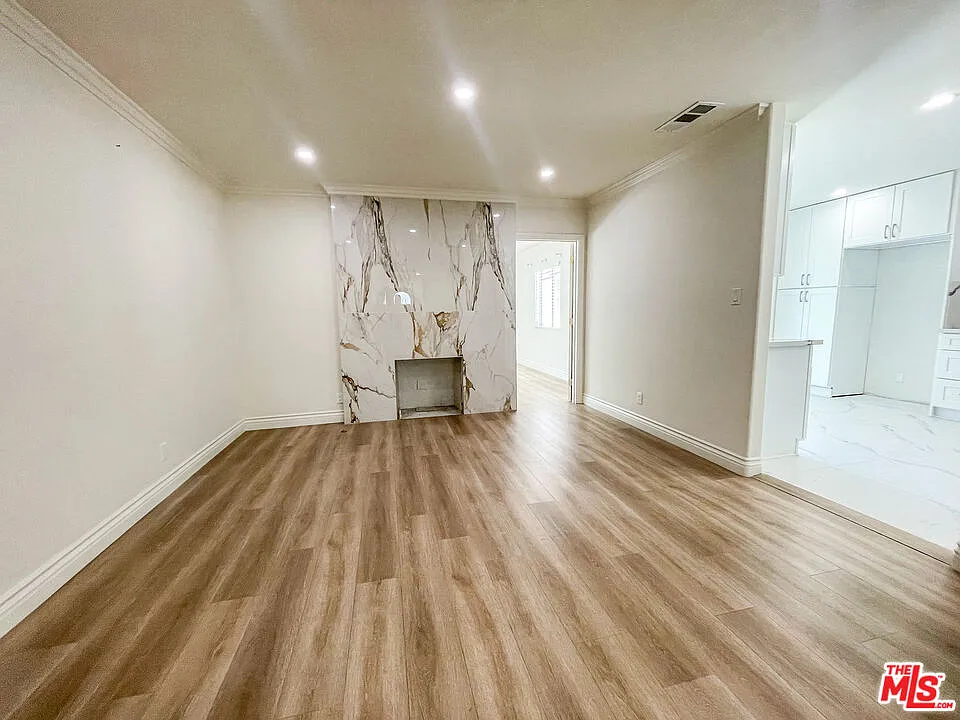 3 bed, 2.0 bath, 1892 sqft, $7,000 — Photo 4