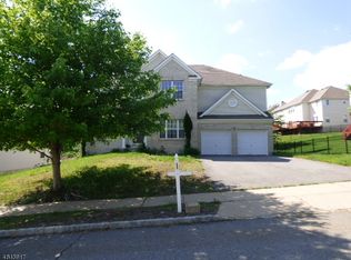 672 Skyline Dr, Lake Hopatcong, NJ 07849
