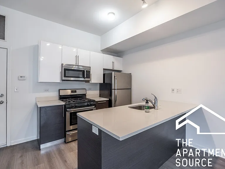 2022 S Throop St #2W — Photo 4