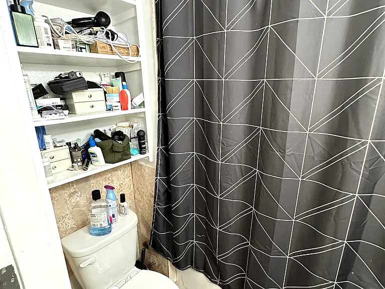 233 W 14th St #3R — Photo 20