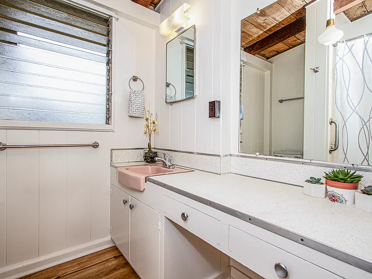 1633 Hookani St — Photo 1