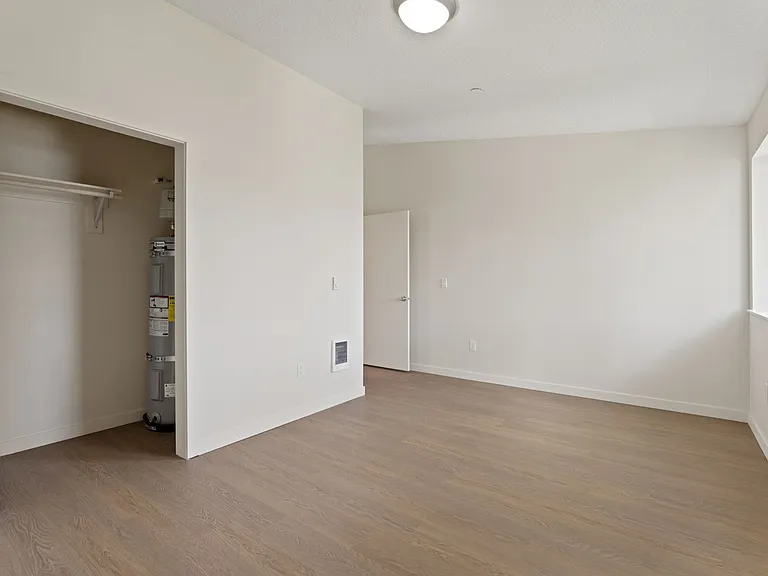 Duke Henry Flats — Photo 25