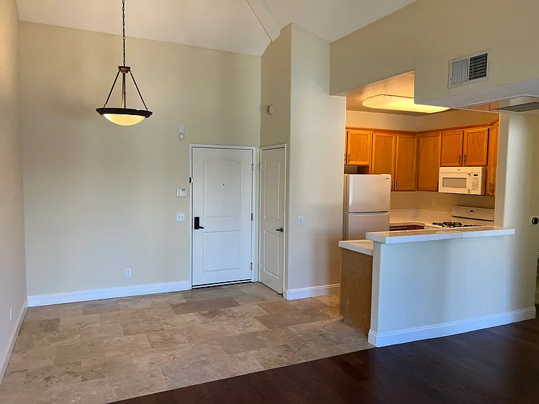 6901 Laurel Canyon Blvd #211 — Photo 9