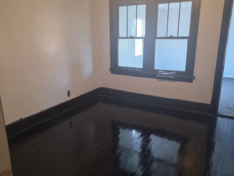 Bed room with walking closet