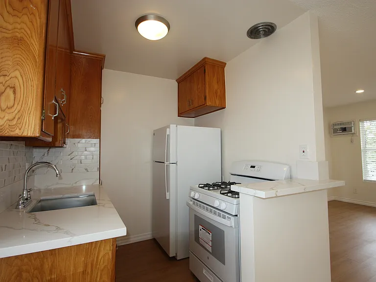 3710 Glendon Ave #4 — Photo 8