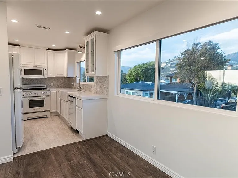 577 S Ramona Ave #E — Photo 13