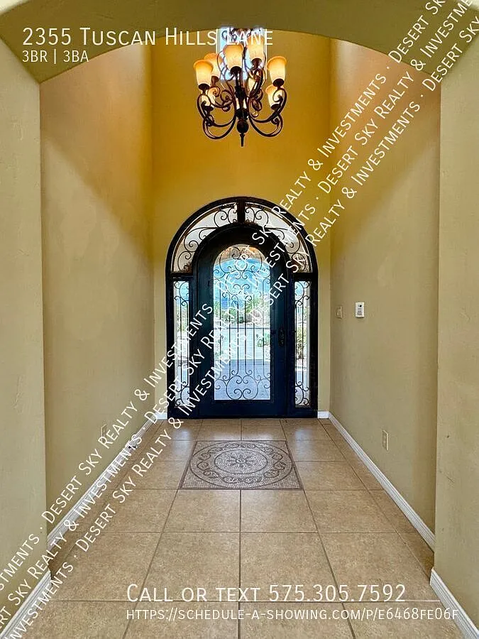 3 Bedroom 3 Bathroom Luxury Home — Photo 4