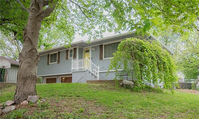 1st image of 313 NE Sunnybrook Dr