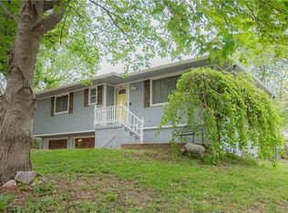 313 NE Sunnybrook Dr, Blue Springs, MO 64014