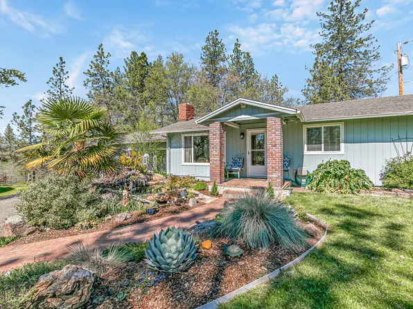 912 Mountain View Dr, Eagle Point, OR 97524