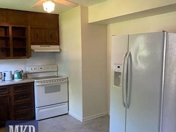 2nd image of 526 Albemarle Ave SE #526