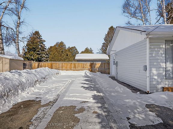 3rd image of 854 9th Line