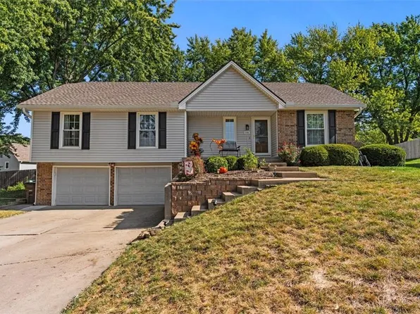113 N Landcaster Dr, Raymore, MO 64083