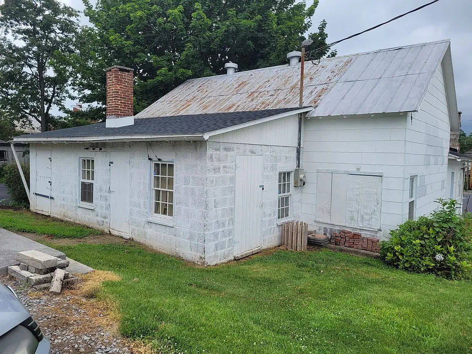 103 Schoolhouse Rd