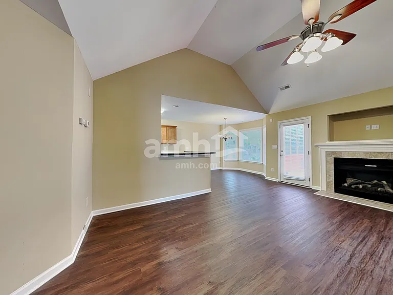 2430 Joshua Ln — Photo 7