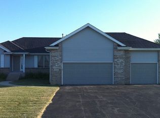 9534 Roanoak Dr, Rockford, IL 61107