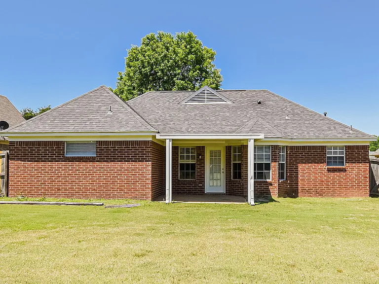 5746 Oakley Dr — Photo 17