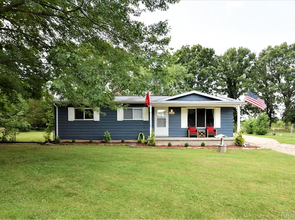 1500 S Genevieve St, Burton, MI 48509