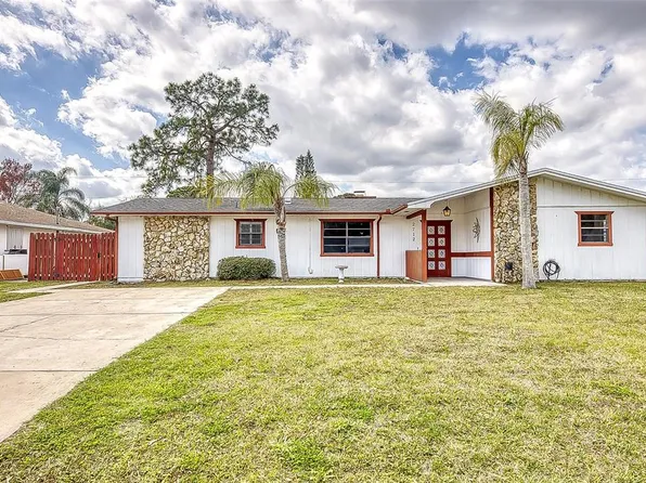 2712 Queen Palm Dr, Edgewater, FL 32141